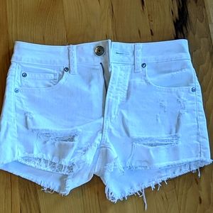 White distressed juniors short